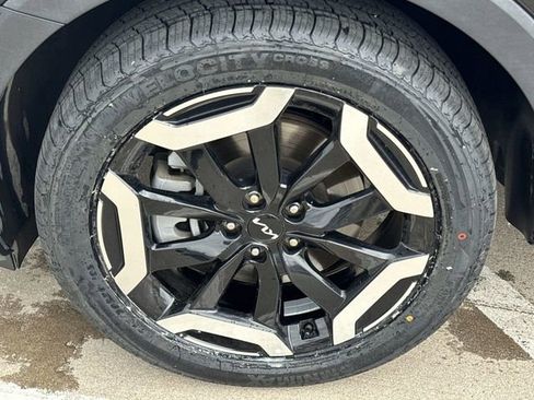 Certified 2025 Kia Telluride S image 13