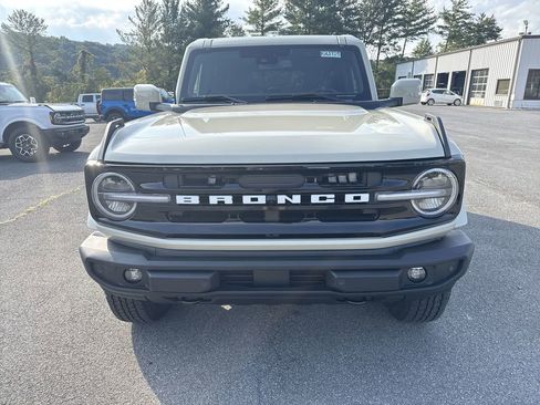 New 2025 Ford Bronco Outer Banks AWD/4WD image 2