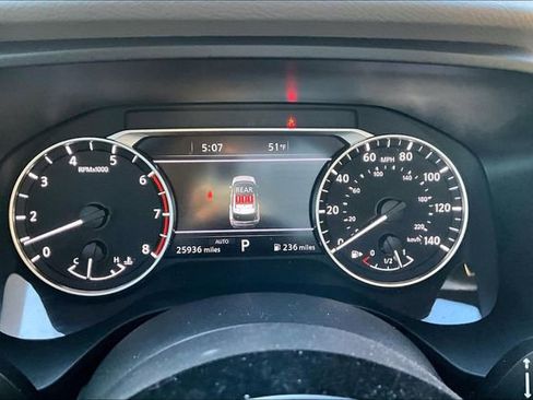 Used 2023 Nissan Rogue SL w/ SL Premium Package image 10