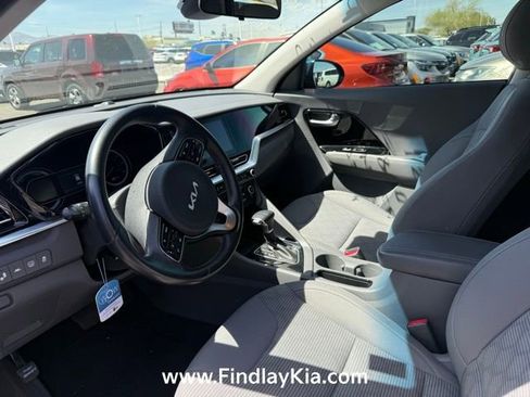 Used 2022 Kia Niro LXS image 6