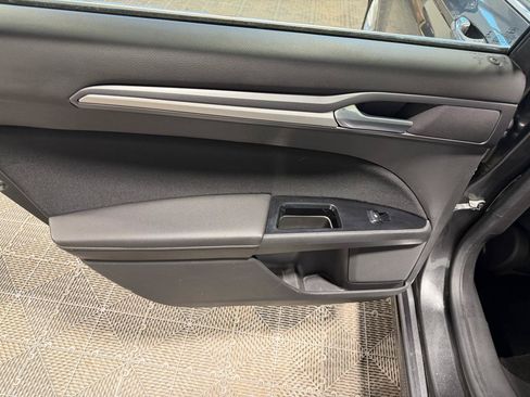 Used 2015 Ford Fusion SE FWD image 22