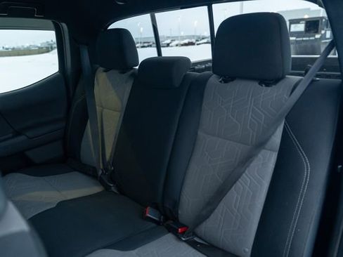 Used 2022 Toyota Tacoma TRD Off-Road image 16