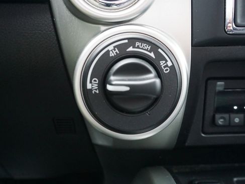 Used 2021 Nissan Titan SV w/ SV Convenience Package image 34