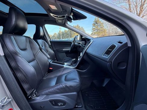 Used 2017 Volvo XC60 T6 Dynamic w/ Preferred Option Package image 34
