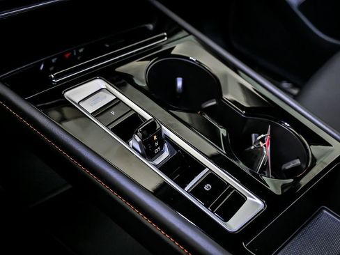 Used 2025 Volkswagen Atlas Peak Edition SE image 23