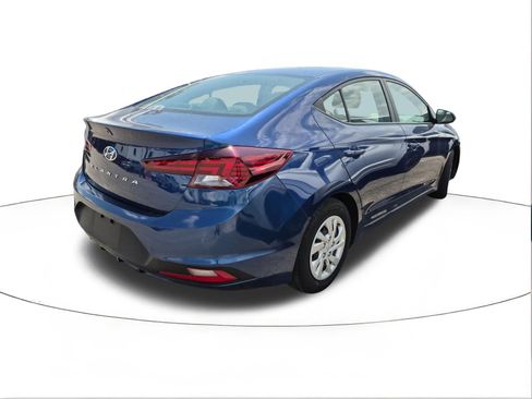 Used 2020 Hyundai Elantra SE FWD image 2