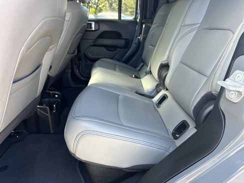 Used 2020 Jeep Gladiator Overland w/ Trailer Tow Package image 23