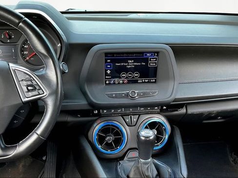 Used 2021 Chevrolet Camaro LT image 9
