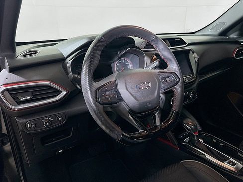 Used 2022 Chevrolet TrailBlazer RS w/ Sun and Liftgate Package FWD image 9