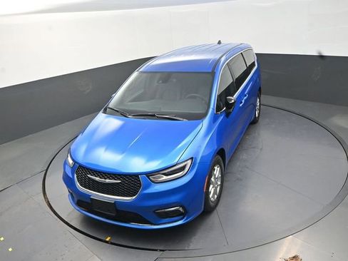 New 2026 Chrysler Pacifica Select image 13