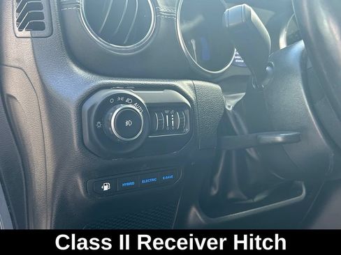 Used 2022 Jeep Wrangler Unlimited Sahara w/ Cold Weather Group AWD/4WD image 16