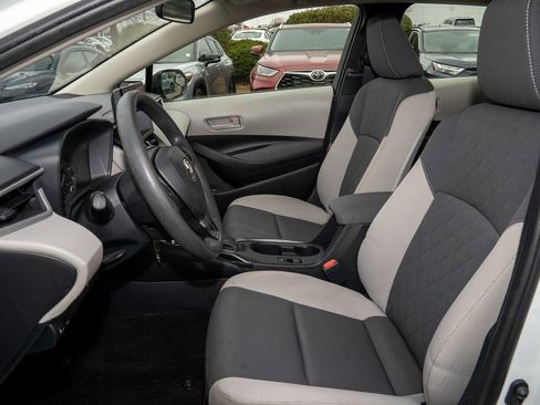 Certified 2025 Toyota Corolla LE image 10