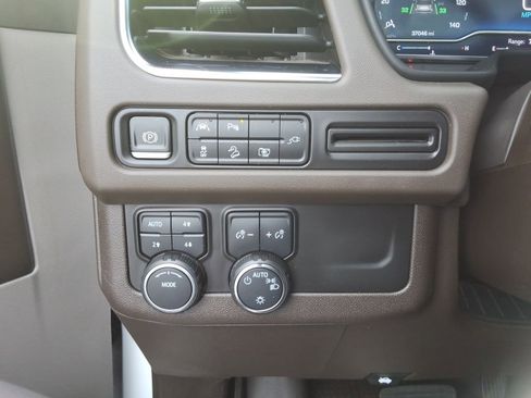 Certified 2022 Chevrolet Tahoe Z71 w/ Luxury Package image 37