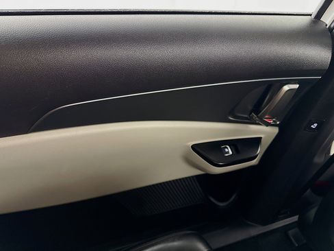 Used 2024 Kia Carnival LX image 25