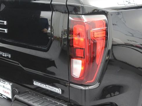 Used 2022 GMC Sierra 1500 Elevation w/ LPO, Elevation Black Package AWD/4WD image 11