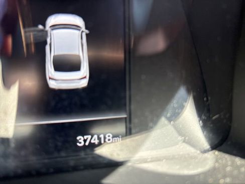 Used 2023 Hyundai Elantra SEL w/ Preferred Accessory Package image 3