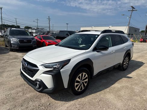 Used 2024 Subaru Outback Premium AWD/4WD image 1