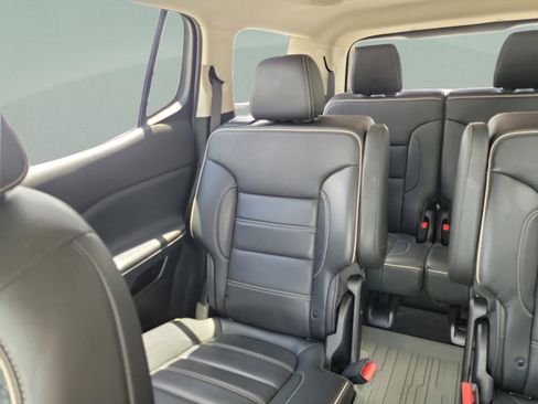 Used 2021 GMC Acadia Denali w/ Denali Technology Package FWD image 8