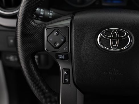 Used 2021 Toyota Tacoma TRD Off-Road w/ Technology Package AWD/4WD image 29