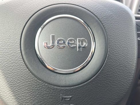 Used 2021 Jeep Cherokee Trailhawk AWD/4WD image 37