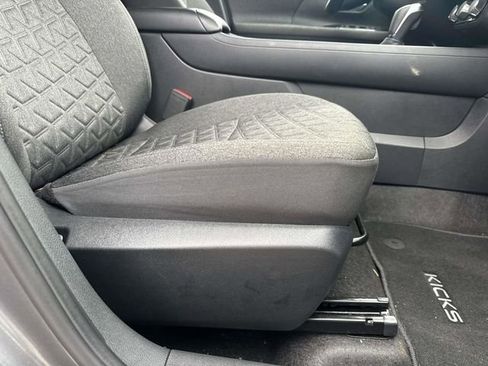 Used 2025 Nissan Kicks SV w/ Charging Package image 15