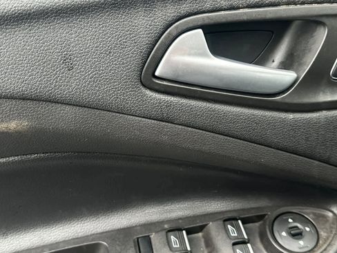 Used 2019 Ford Escape SE image 9