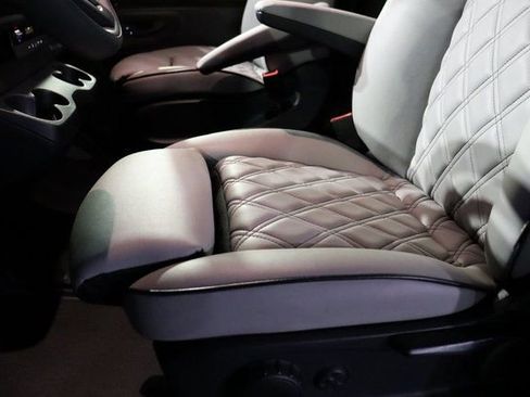 Used 2023 Mercedes-Benz Sprinter 2500 image 25