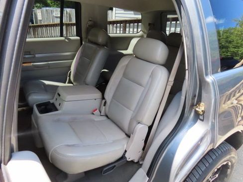Used 2007 Chrysler Aspen Limited image 14
