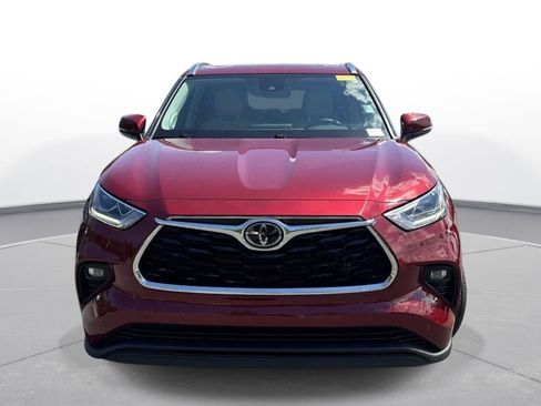 Used 2021 Toyota Highlander Limited FWD image 3