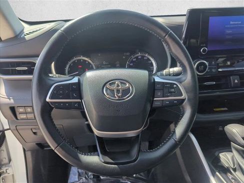 Used 2023 Toyota Highlander XLE FWD image 15