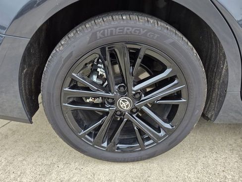 Used 2025 Toyota Camry SE image 12