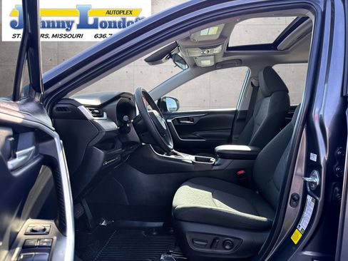 Used 2024 Toyota RAV4 XLE w/ Convenience Package image 10