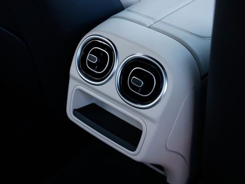 Used 2024 Mercedes-Benz C 300 Sedan image 45