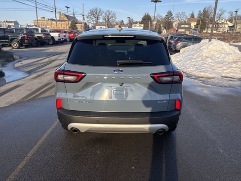 Used 2024 Ford Escape Platinum image 4