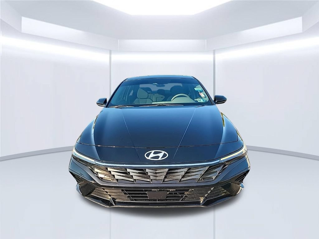 Used 2024 Hyundai Elantra SEL w/ Convenience Package FWD image 3