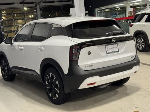 New 2025 Nissan Kicks SV image 9