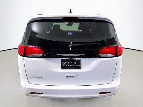 Used 2023 Chrysler Voyager LX FWD image 6