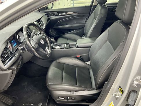 Used 2018 Buick Regal Essence w/ Driver Confidence Package #1 image 19
