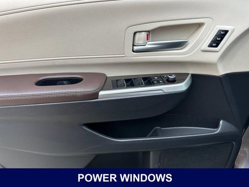 Used 2023 Toyota Sienna Platinum FWD image 13