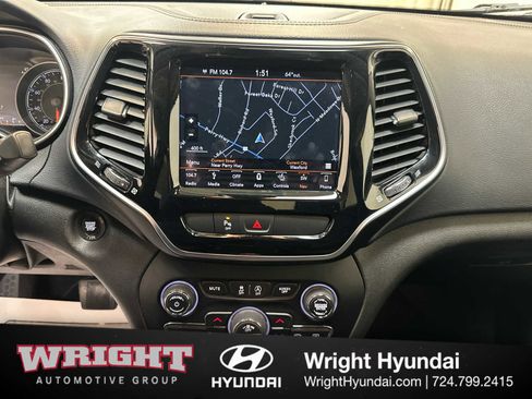 Used 2019 Jeep Cherokee Limited image 25