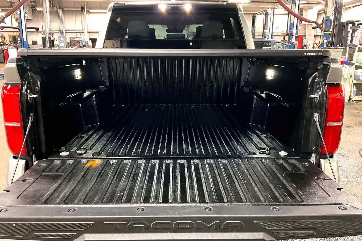 Certified 2025 Toyota Tacoma SR5 AWD/4WD image 30