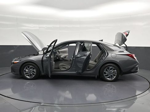 Used 2024 Hyundai Elantra SEL FWD image 40