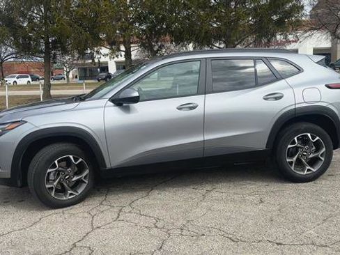 Certified 2025 Chevrolet Trax LT w/ Driver Confidence Package FWD image 5