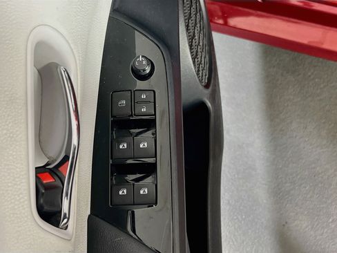 Used 2017 Toyota Prius Four FWD image 18