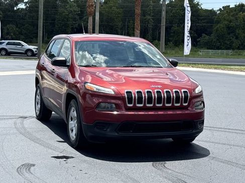 Used 2015 Jeep Cherokee Sport FWD image 3