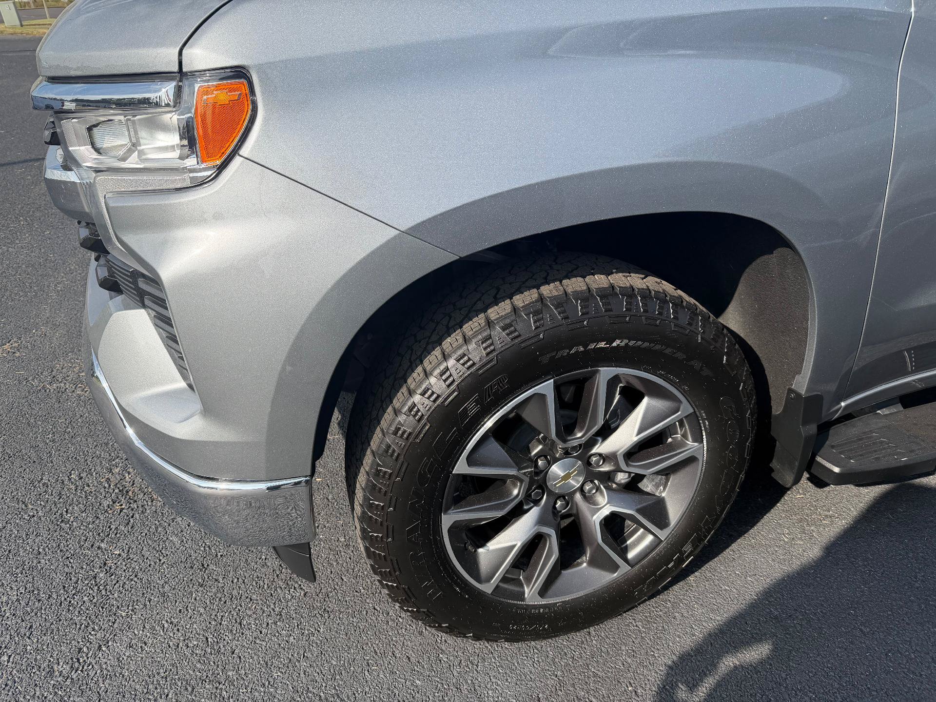 Used 2024 Chevrolet Silverado 1500 LT AWD/4WD image 6