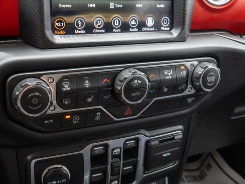 Used 2019 Jeep Wrangler Unlimited Rubicon w/ Dual Top Group image 14