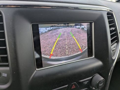 Used 2018 Jeep Grand Cherokee Laredo image 12