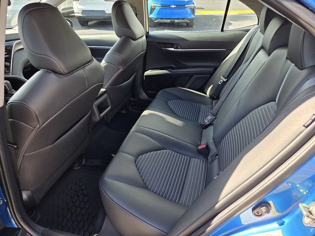 Used 2018 Toyota Camry SE w/ Moonroof Package FWD image 10