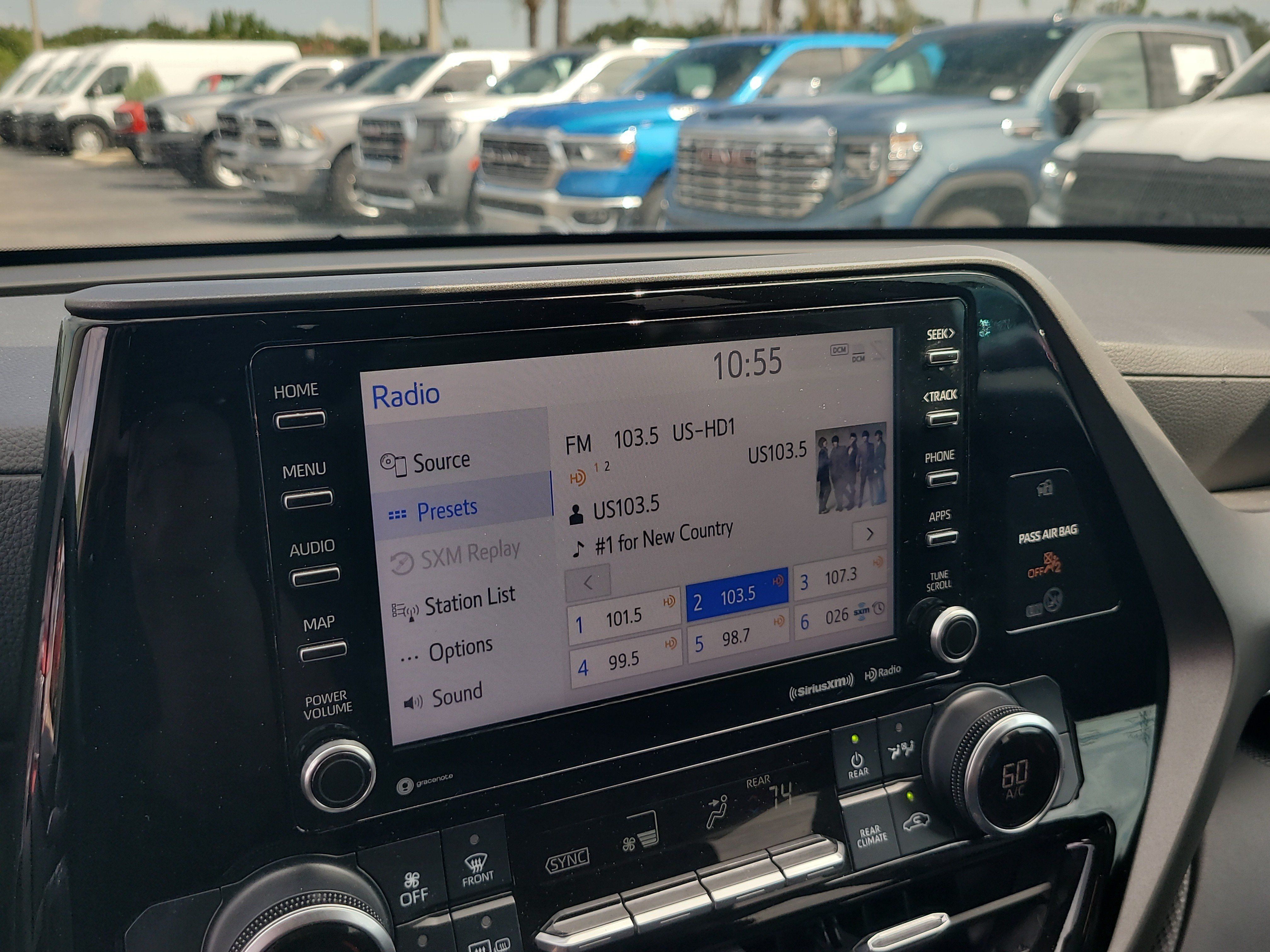 Used 2021 Toyota Highlander LE FWD image 21